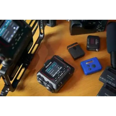 Registratore di campo con elaborazione a 32 bit e feneratore di timecode