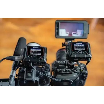 Registratore di campo con elaborazione a 32 bit e feneratore di timecode